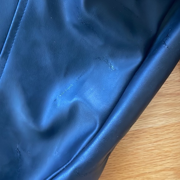 BB Dakota vegan blazer black. Some marks on back as shown in photo. Size small. - Picture 4 of 7